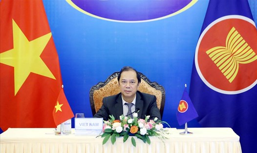 Thứ trưởng Ngoại giao Nguyễn Quốc Dũng phát biểu tại tọa đàm kỷ niệm 45 năm thiết lập quan hệ ngoại giao Việt Nam - Thái Lan. Ảnh: TTXVN