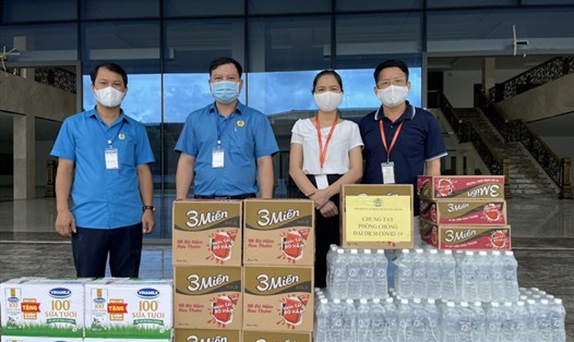 Các nhu yếu phẩm được LĐLĐ huyện Yên Thành trao tặng cho gần 200 công nhân trên địa bàn. Ảnh: Q.Đ