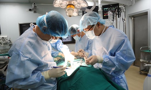 Một ca phẫu thuật tại Bệnh viện đa khoa tỉnh Phú Thọ. Ảnh: BVCC