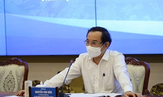 Ủy viên Bộ Chính trị, Bí thư Thành ủy TPHCM Nguyễn Văn Nên chỉ đạo tại một cuộc họp giao ban về tình hình dịch COVID-19 trên địa bàn. Ảnh: TTBC