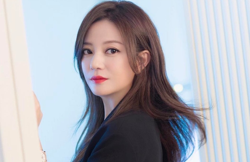 Triệu Vy bị xếp vào hàng nghệ sĩ có vết nhơ đạo đức. Ảnh: Sina.