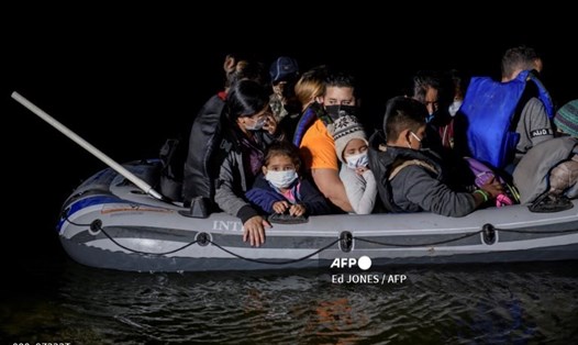 Hình ảnh một đoàn người đang di cư đến Mỹ. Ảnh: AFP
