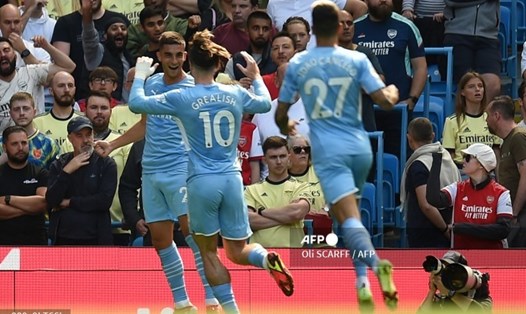Man City đại thắng Arsenal để tạm thời lên ngôi đầu bảng. Ảnh: AFP