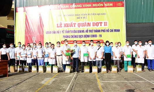 Lễ xuất quân đợt 2 của đoàn cán bộ y bác sĩ Tuyên Quang hỗ trợ TPHCM chống dịch COVID-19.