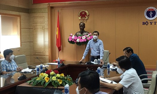 Thứ trưởng Nguyễn Văn Thuấn họp về công tác chống dịch tại 2 cơ sở điều trị Tâm thần ở Đồng Nai. Ảnh: Bộ Y tế