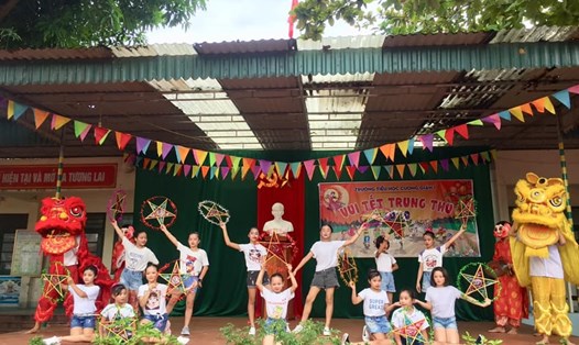 Học sinh vui Tết Trung thu tại Trường TH Cương Gián 1-Nghi Xuân-Hà Tĩnh. Ảnh tư liệu: PDN
