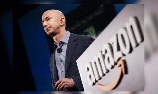 Tỉ phú Jeff Bezos đã bị soán ngôi vị ''người giàu nhất hành tinh''. Ảnh: AFP