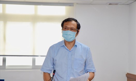 Ông Lê Hoài Nam - Phó giám đốc Sở Giáo dục và Đào tạo TPHCM cung cấp thông tin tại họp báo trưa 3.8. Ảnh: Huyên Nguyễn