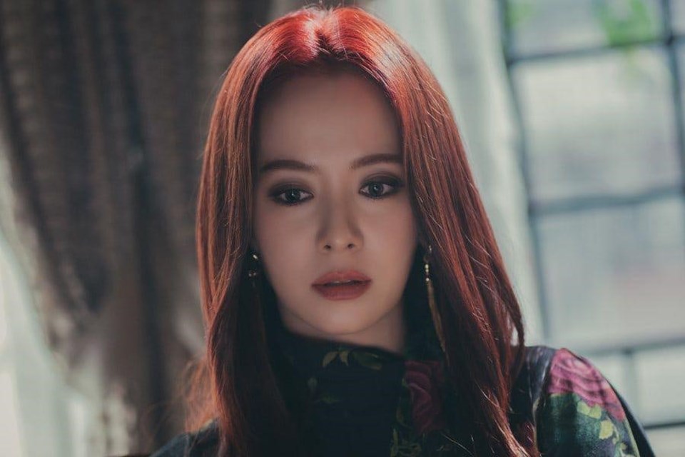 Tạo hình xinh đẹp, ma mị của Song Ji Hyo trong phim. Ảnh: Cắt phim. Tạo hình xinh đẹp, ma mị của Song Ji Hyo trong phim. Ảnh: Cắt phim.