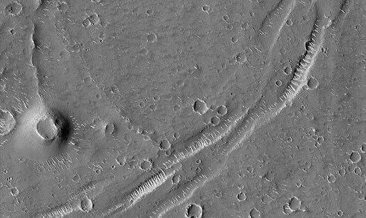 Phát hiện miệng núi lửa ma trên sao Hỏa. Ảnh: HiRISE