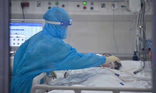 Bệnh nhân COVID-19 nặng đang được điều trị tại Bệnh viện Nam Sài Gòn. Ảnh: BVCC.