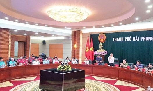 Thời điểm UBND TP Hải Phòng bàn giao CLB Bóng đá từ ông Trần Mạnh Hùng sang ông Trần Văn Hoàn hồi tháng 4.2021. Ảnh CTV