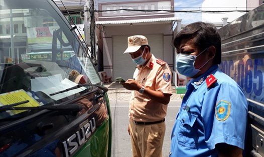 Tỉnh Cà Mau khẳng định vẫn kiểm tra người và phương tiện luồng xanh vào địa phận tỉnh Cà Mau nhằm phòng chống dịch bệnh COVID-19 hiệu quả. Ảnh: Nhật Hồ