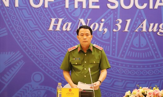 Thiếu tướng Lê Quốc Hùng - Thứ trưởng Bộ Công an thông tin tại buổi họp báo. Ảnh: Phạm Đông