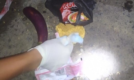 Cảnh sát phát hiện đối tượng giấu ma túy trong mì tôm. Ảnh: Công an cung cấp