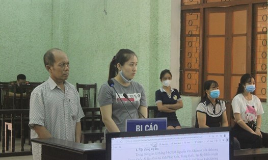 Hai bị cáo tại phiên xét xử của tòa án nhân dân tỉnh Cao Bằng. Ảnh: BCB.
