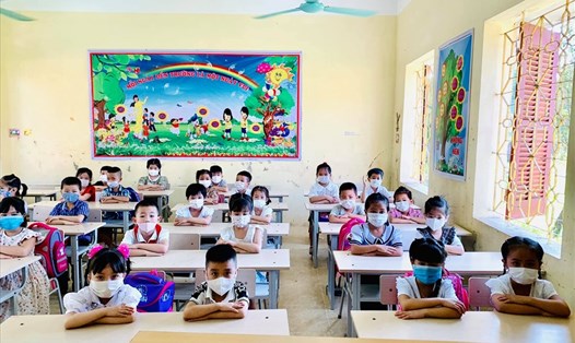 Học sinh lớp 1 tại tỉnh Thanh Hóa trong ngày tựu trường 23.8.2021. Ảnh:  T.V