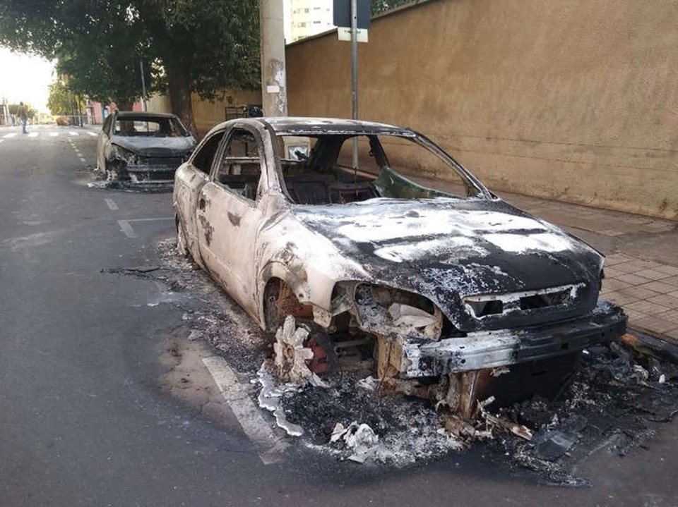 Ô tô bị cháy trong vụ cướp ngân hàng ở Aracatuba, Brazil. Ảnh: AFP Ô tô bị cháy trong vụ cướp ngân hàng ở Aracatuba, Brazil. Ảnh: AFP