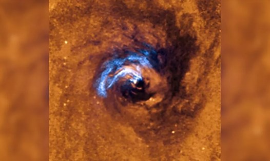 Hình ảnh hố đen ở trung tâm của thiên hà NGC 1566 nuốt chửng vật chất xung quanh. Ảnh: ESO