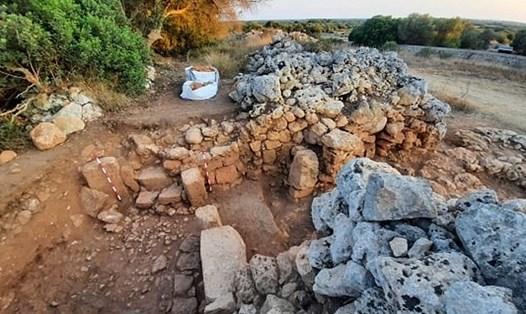 Các nhà khảo cổ đã tìm thấy một kho vũ khí tại một khu định cư cổ đại thời kỳ Talayotic có tên là Son Catlar vào cuối tháng 7. Ảnh: Đại học Alicante