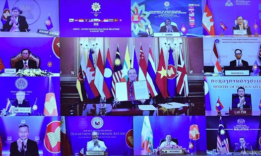 Lễ trao quy chế Đối tác đối thoại đầy đủ của ASEAN cho Vương quốc Anh. Ảnh: BNG