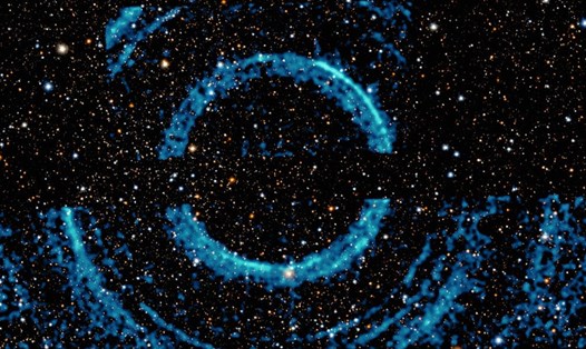 Những vòng tròn khổng lồ quanh hố đen thuộc hệ thống nhị phân V404 Cygni cách Trái đất khoảng 7.800 năm ánh sáng. Ảnh: NASA
