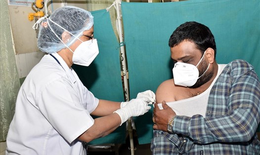 Tiêm vaccine COVID-19 tại Ấn Độ. Ảnh: AFP