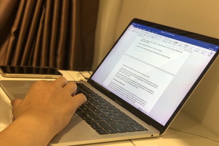 Làm việc ở nhà, người lao động có bị giảm lương không? Làm việc ở nhà, người lao động có bị giảm lương không?