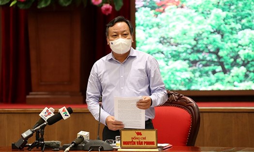 Phó Bí thư Thành uỷ Hà Nội Nguyễn Văn Phong tại cuộc họp chiều 6.8.
