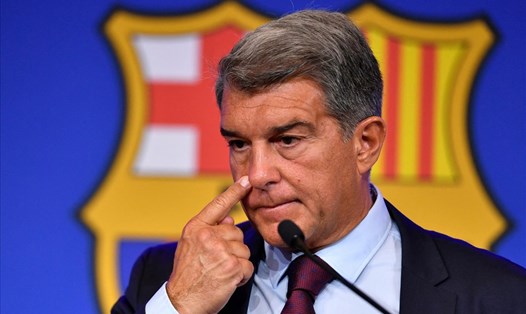 Chủ tịch Joan Laporta trong cuộc họp báo ngày 6.8 giải thích rõ hơn việc Barcelona và Lionel Messi không ký hợp đồng. Ảnh: AFP