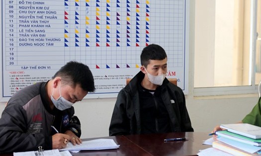 2 thanh niên thực hiện vụ trộm cắp ở Bệnh viện Đa khoa tỉnh Lâm Đồng vừa bị công an bắt giữ để điều tra, làm rõ vụ việc. Ảnh: Bảo Lâm
