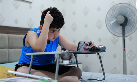 Học sinh lớp 1,2 ở Hà Nội không phải làm bài kiểm tra học kỳ trực tuyến. Ảnh minh họa: Hải Nguyễn