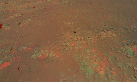 2 bức ảnh từ chuyến bay thứ 10 của Ingenuity đã được sử dụng để tạo ra chế độ xem 3D về một đặc điểm địa chất trên sao Hỏa có tên là Raised Ridges. Ảnh: NASA