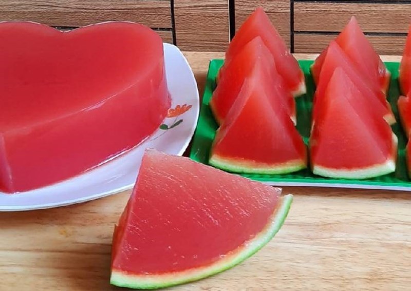 Hướng dẫn cách làm thạch dưa hấu mát lịm cho bé trong những ngày oi bức