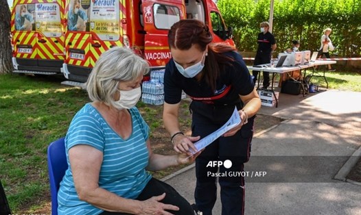 Một điểm tiêm chủng vaccine COVID-19 ở Montpellier, miền nam nước Pháp, ngày 29.7. Ảnh: AFP