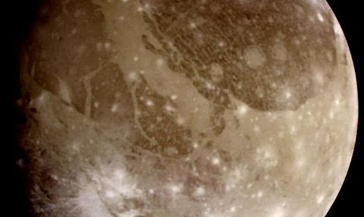 Ganymede là Mặt trăng lớn nhất của sao Mộc và toàn bộ Hệ Mặt trời. Ảnh: NASA