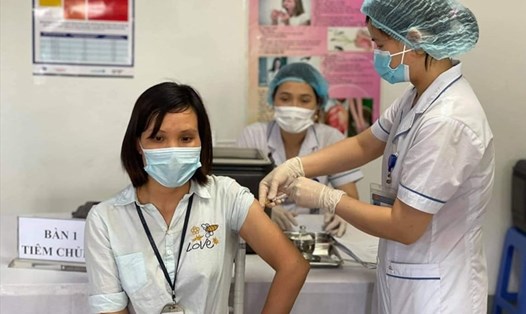 Tiêm vaccine cho công nhân Bắc Ninh. Ảnh Bộ Y tế