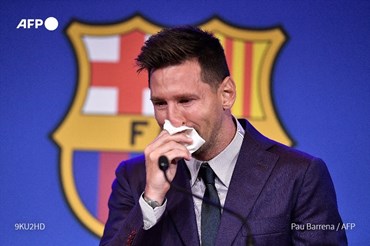 Messi tại buổi họp báo chia tay Barca. Ảnh: AFP.
