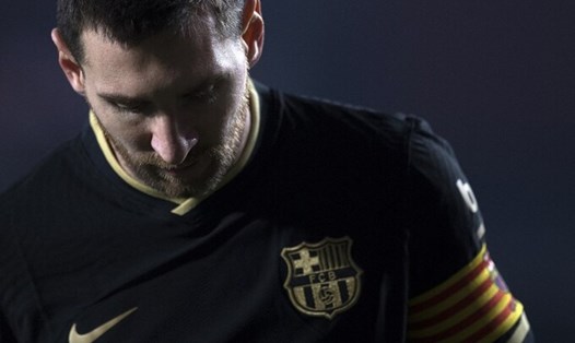 Messi chia tay Barcelona sau 21 năm gắn bó, từ khi anh còn là một cậu bé còi xương. Ảnh: AFP.