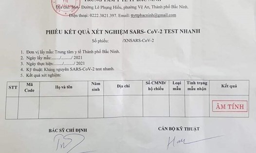 Tờ phiếu kết quả xét nghiệm "trắng" thông tin được phát hiện ở chốt kiểm dịch xã Mai Đình- huyện Hiệp Hòa- tỉnh Bắc Giang. Ảnh: ĐVCC