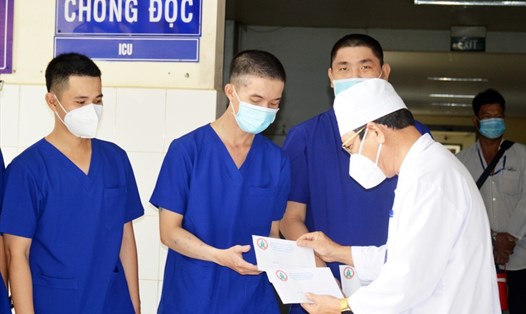 Đoàn y, bác sĩ tỉnh Cà Mau  chi viện cho TP.HCM chống dịch. Ảnh: Bệnh viện Cà Mau cung cấp