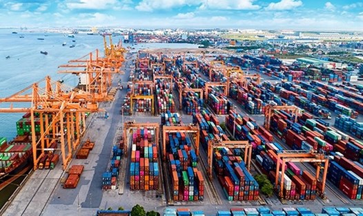 Giá thuê container tăng cao làm giảm khả năng cạnh tranh của hàng hóa, nông sản Việt Nam. Ảnh: MC