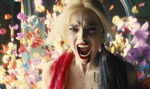 Bom tấn có sự tham gia của Margot Robbie trong vai  Harley Quinn. Ảnh: CGV.