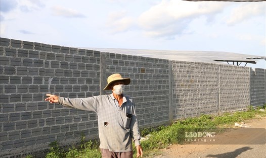 Người dân ở Bản Mạt, xã Chiềng Mung, huyện Mai Sơn, tỉnh Sơn La cho rằng doanh nghiệp cố tình xây tường bao lấn chiếm lòng lề đường.