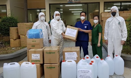 Công đoàn Cửu Long JOC trao hỗ trợ Bệnh viện dã chiến số 6, Quận 2 (Thành phố Hồ Chí Minh). Ảnh: CĐN