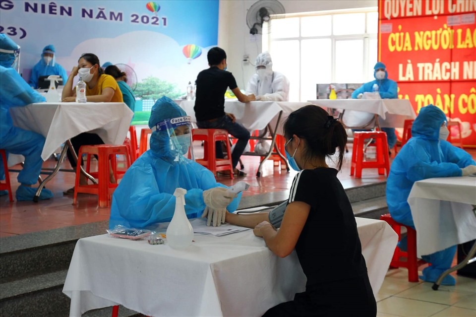 Tiêm vaccine COVID-19. Ảnh: Bộ Y tế