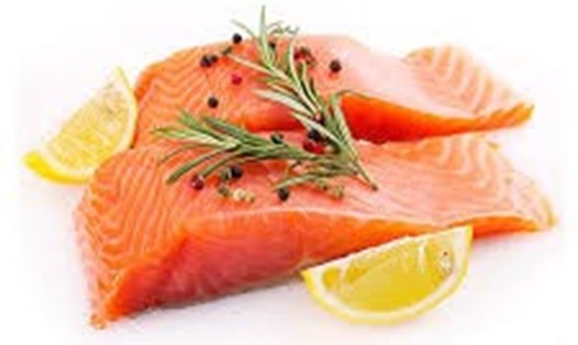 Axit béo trong cá có thể giúp giảm đau nửa đầu. Ảnh minh hoạ: Healthline.