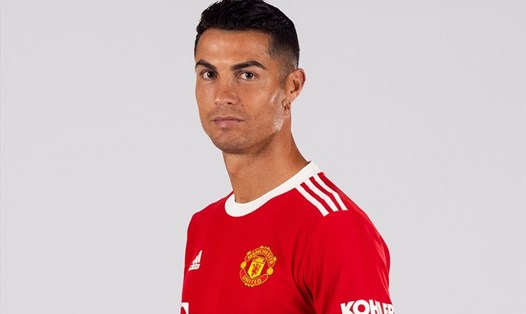 Ronaldo chính thức ra mắt M.U cùng áo đấu vào sáng 1.9. Ảnh: Manchester United.