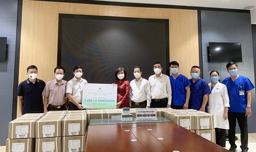 Bệnh viện Đà Nẵng nhận 5.000 lọ thuốc Remdesivir điều trị COVID-19. Ảnh: Thanh Hải