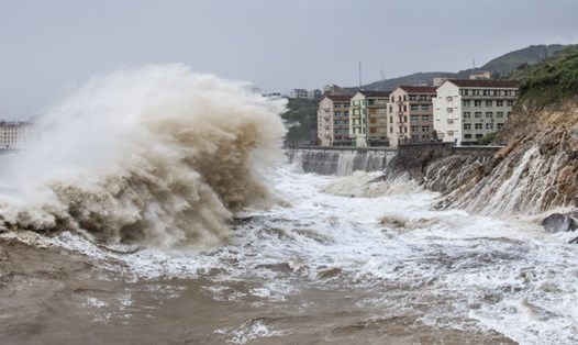 Trung Quốc tăng cường ứng phó bão Conson và Chanthu. Ảnh: Xinhua